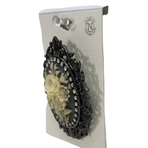 VTG STYLE Flower Cameo Brooch Metal Filigree Carved Noblesse Collection 2003 New - Picture 7 of 8